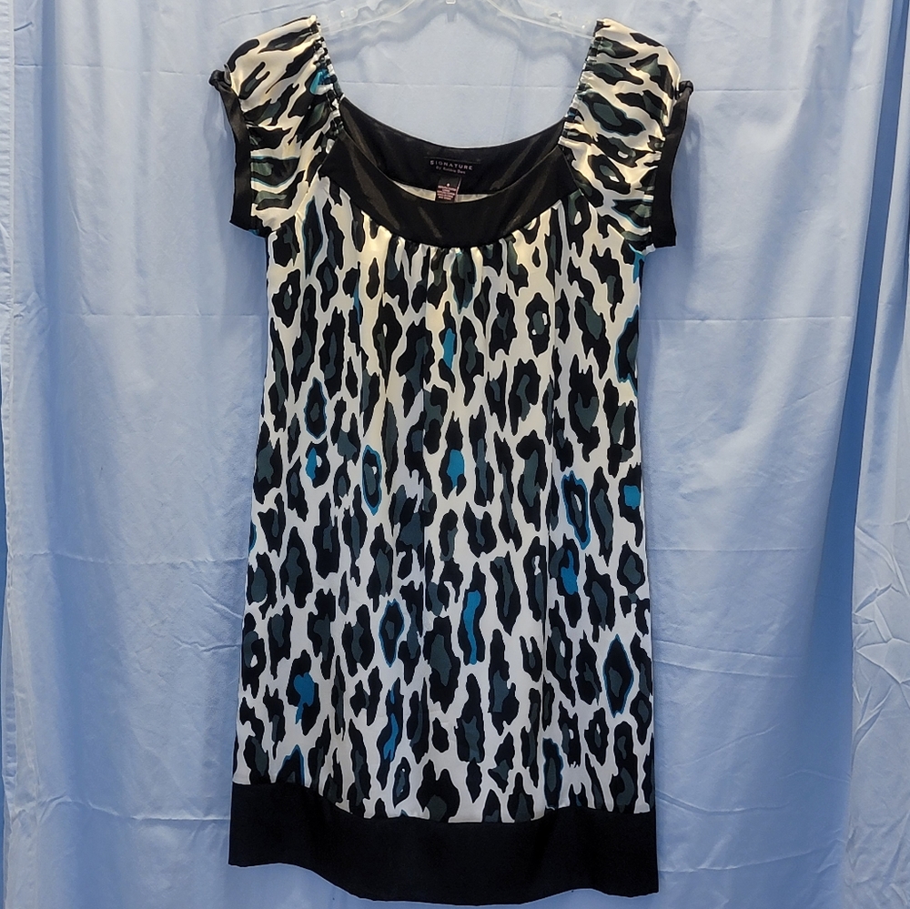 Woman's Signature by Robbie Bee Dress Size 8 Color Black & White